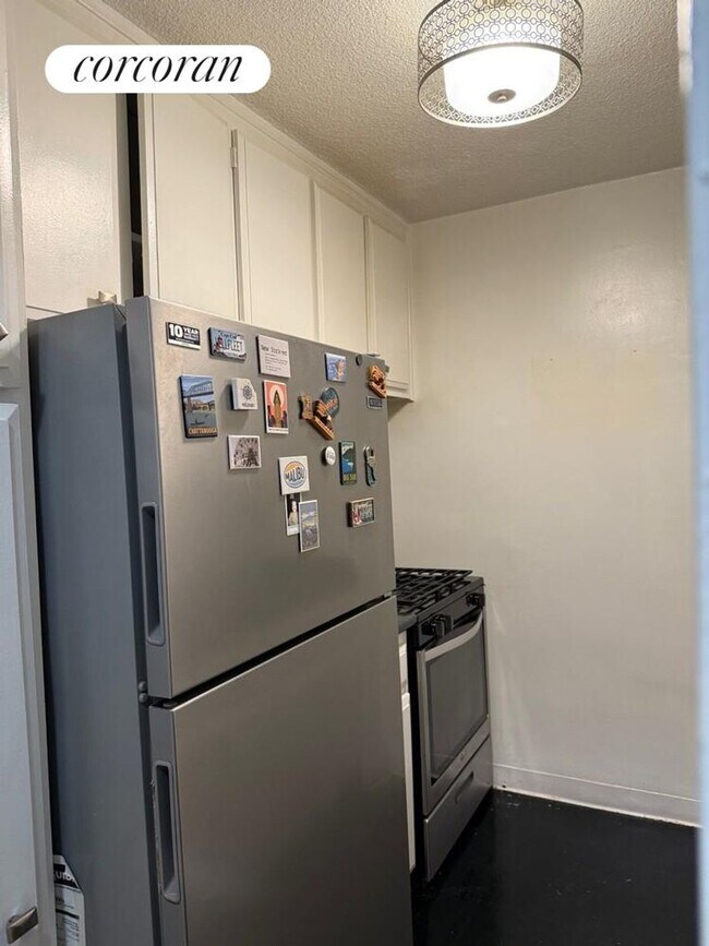 Building Photo - 77 E 12th St