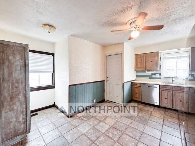 Photo - North Salt Lake 2 Bed 1 Bath - jetted tub! House