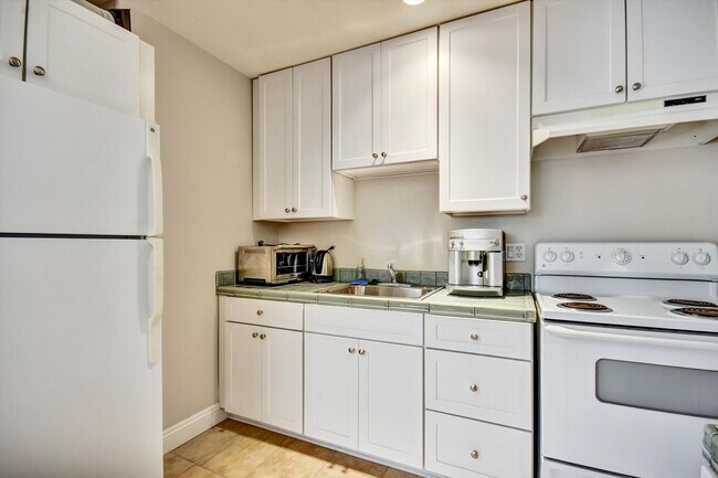 Foto del edificio - 1368 Oakhurst Ave