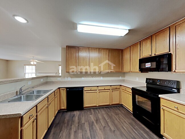 Foto del edificio - 318 Timber Meadow Lake Dr