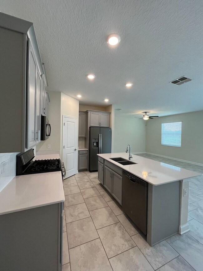 Foto del edificio - New 3 beds 2 baths Single Family in Davenport
