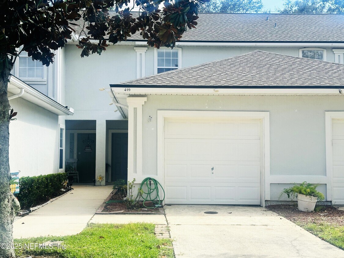 Foto principal - 419 Southern Branch Ln