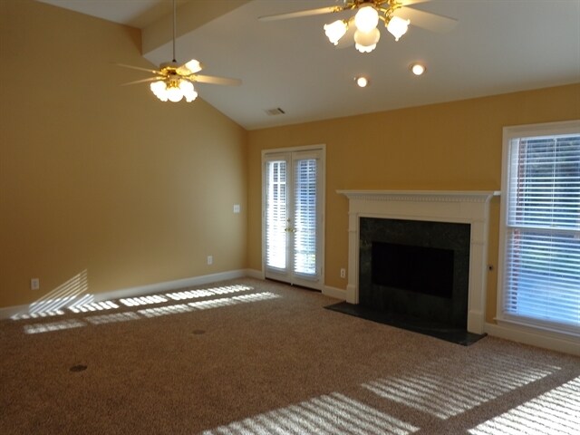 Building Photo - 4260 Riverlake Way
