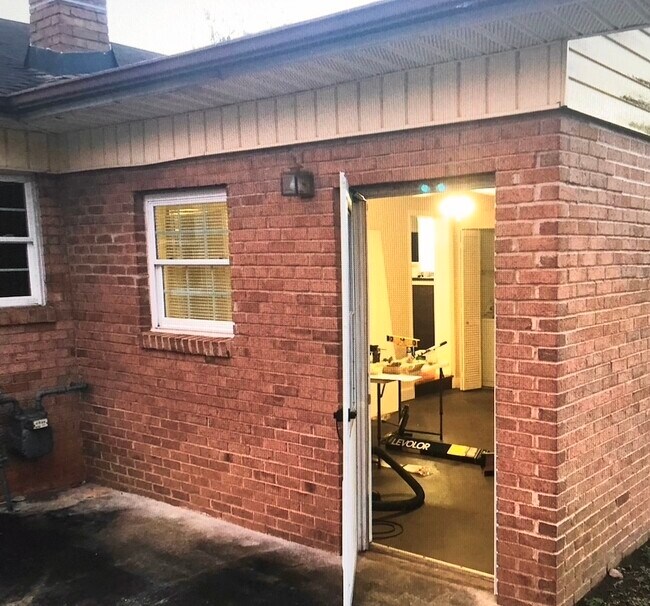 Foto del edificio - 2741 Kool Park Rd NE