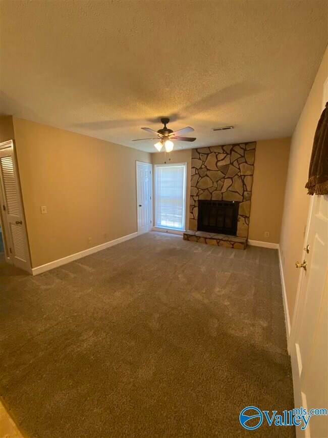 Building Photo - 2105 Epworth Dr NE