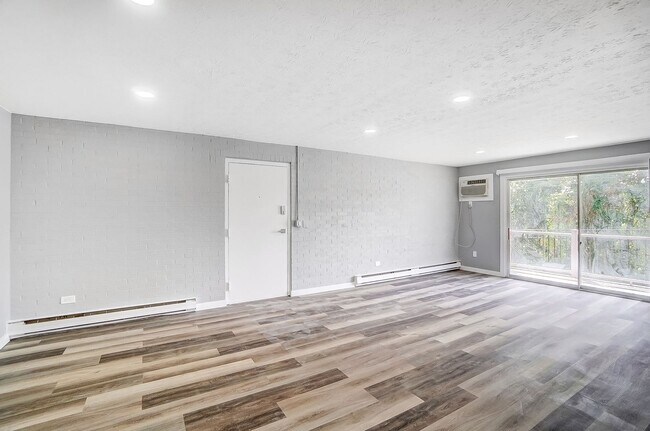 Interior Photo - Cascade Ridge