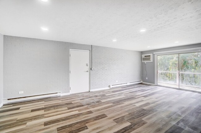 Interior Photo - Cascade Ridge