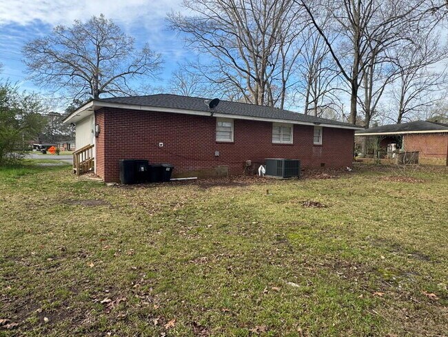 Building Photo - 416 Elliott Dr NW