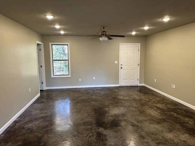 Building Photo - 402 Kiersen Ln