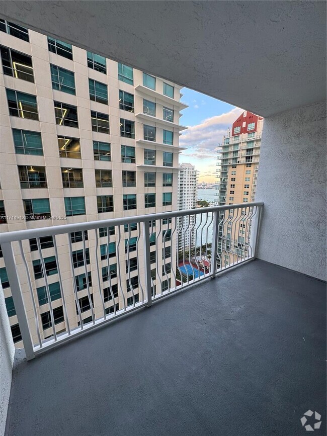 Building Photo - 1200 Brickell Bay Dr