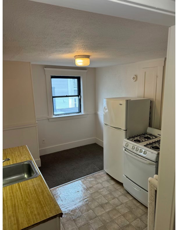 Building Photo - 215 Main St