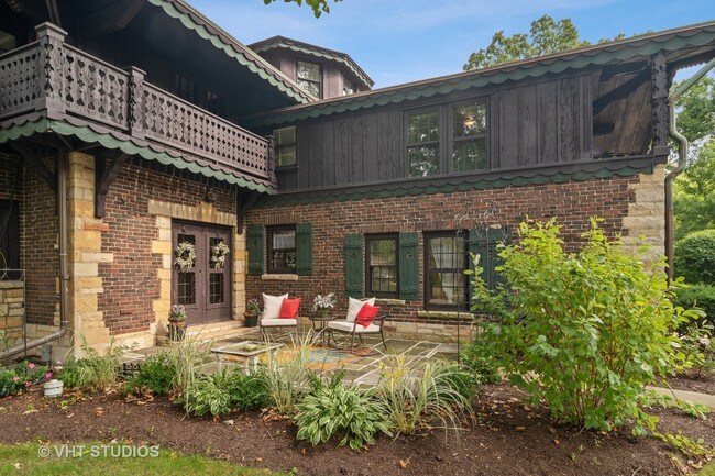Foto del edificio - 273 Maplewood Rd