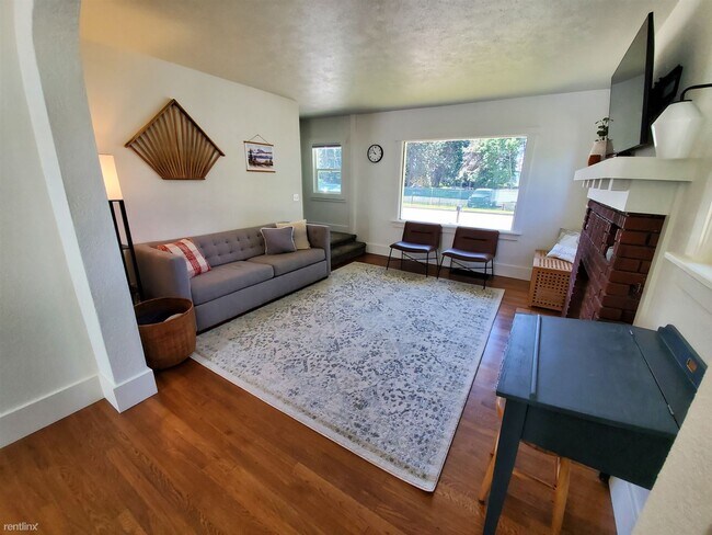 Foto del edificio - 3 br, 2 bath House - 2103 East Mullan Aven...