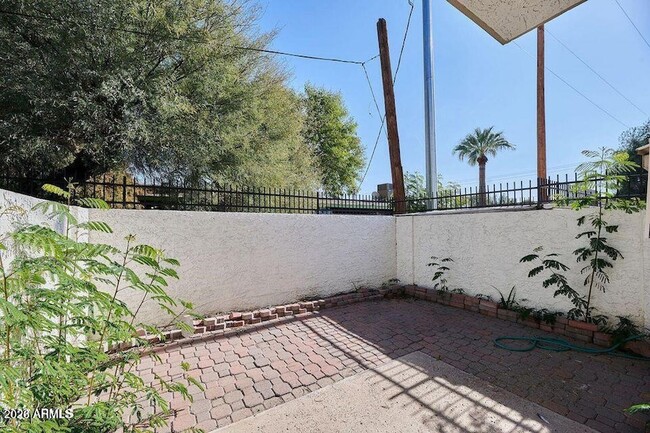 Building Photo - 1402 E Osborn Rd