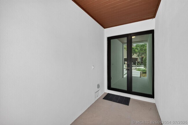 Building Photo - 704 SW 9th St