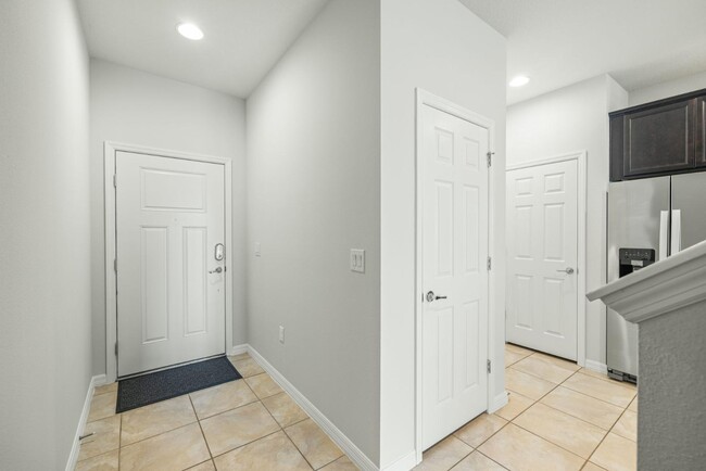 Building Photo - 9210 Hillcroft Dr