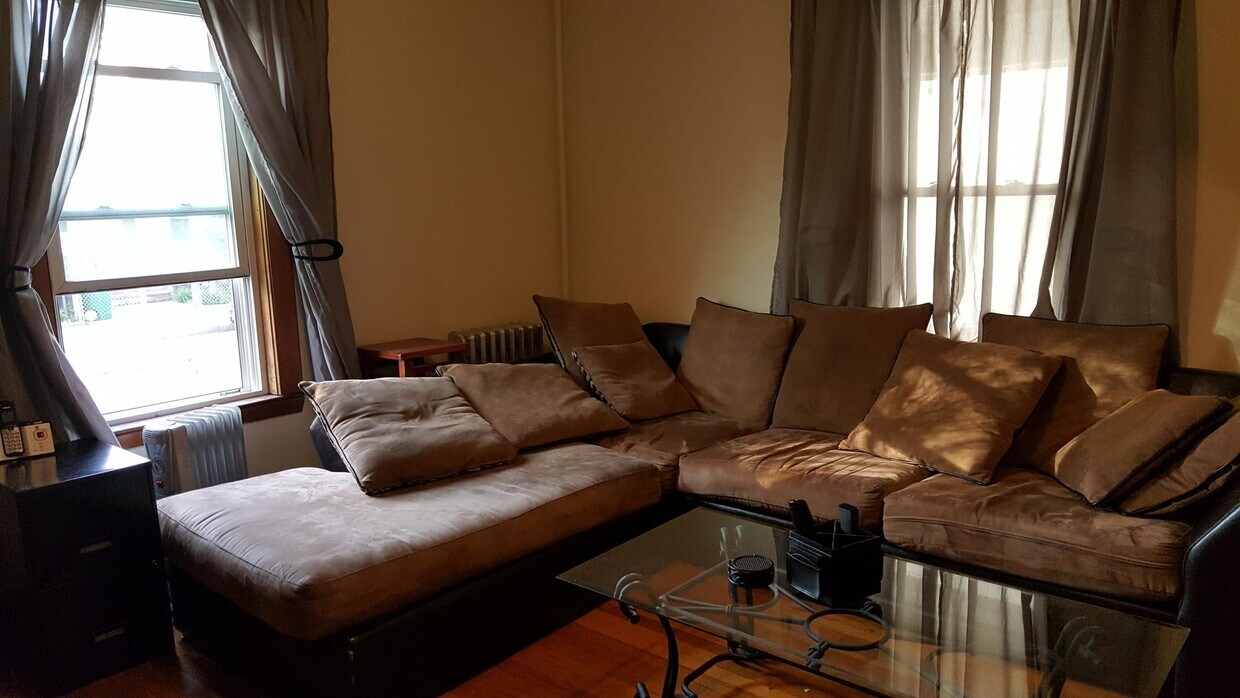 34 Middle St Unit 1, Newton, MA 02458 Condo for Rent in Newton, MA