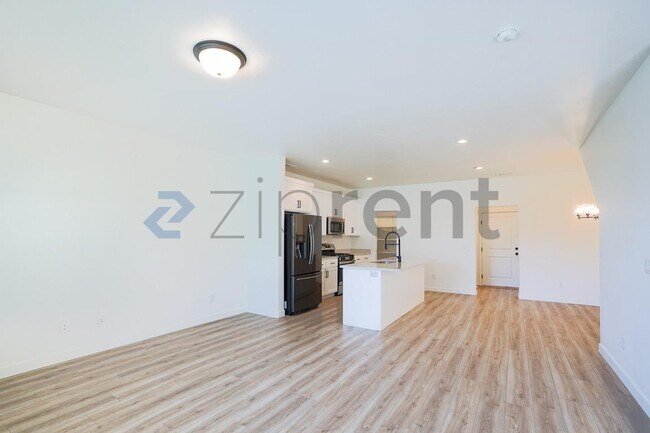 Building Photo - Unit