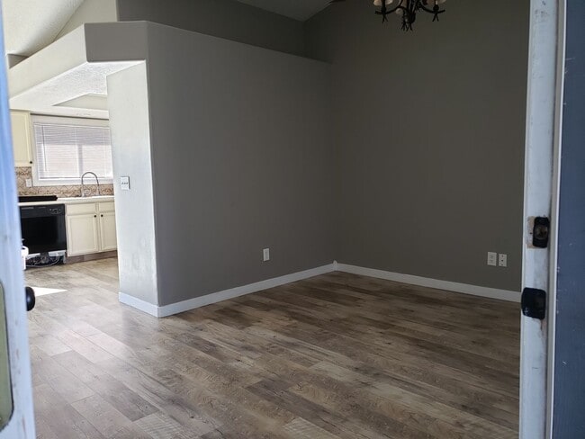 Building Photo - 3 Bed 2.5 Bath House