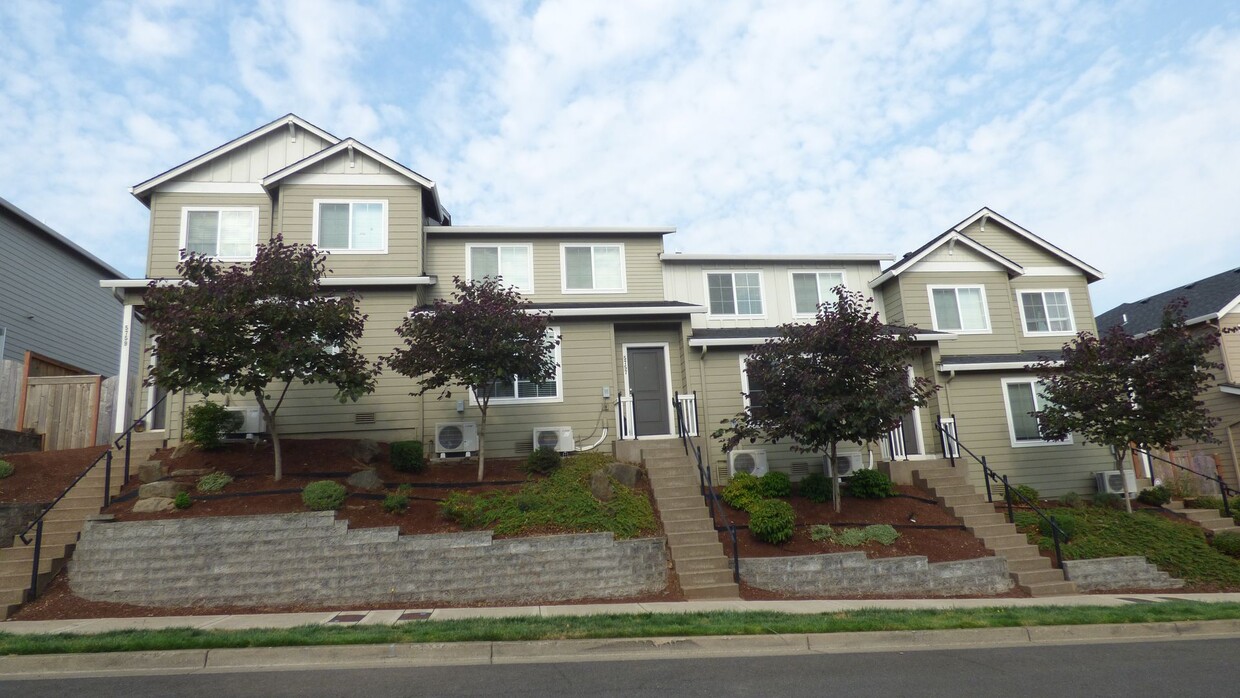 Foto del edificio - 3 Bed 2.5 Bath townhome in South Salem!