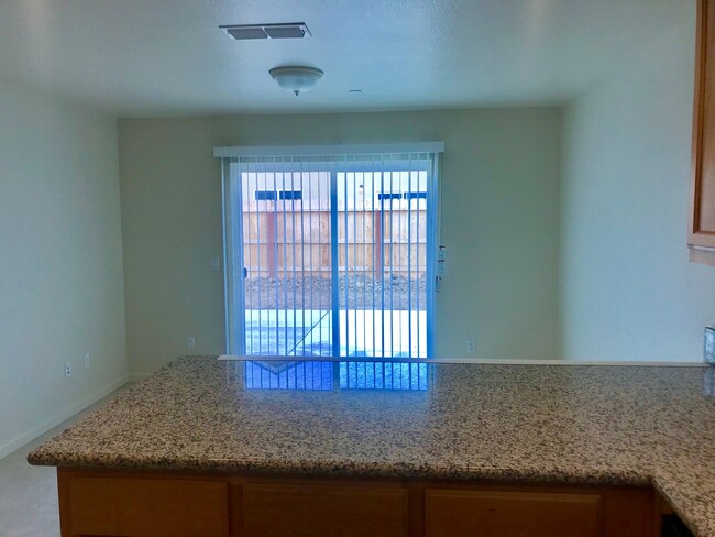 Foto del edificio - S.E Merced: $1875 3 bedroom 2 bath home wi...