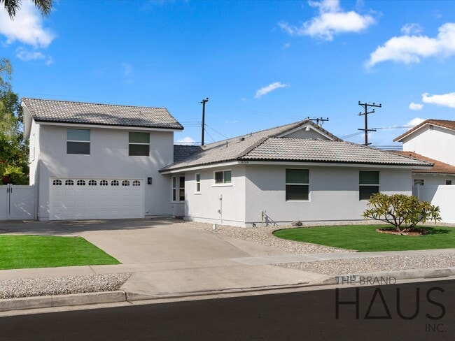 Two Primary Bedrooms, Pool, & Air Conditio... - Two Primary Bedrooms, Pool, & Air Conditio... House