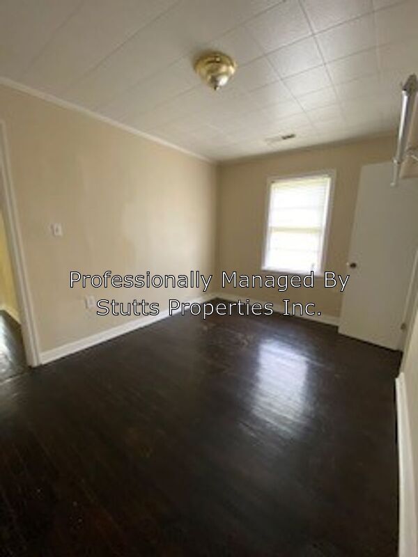 Building Photo - 1302 Elm St