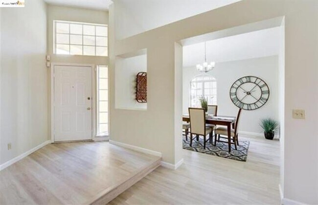 Foto del edificio - WONDERFUL SINGLE STORY DISCOVERY BAY CUL DE SAC LOCATION! COMPLETELY REMODELED HOME!!