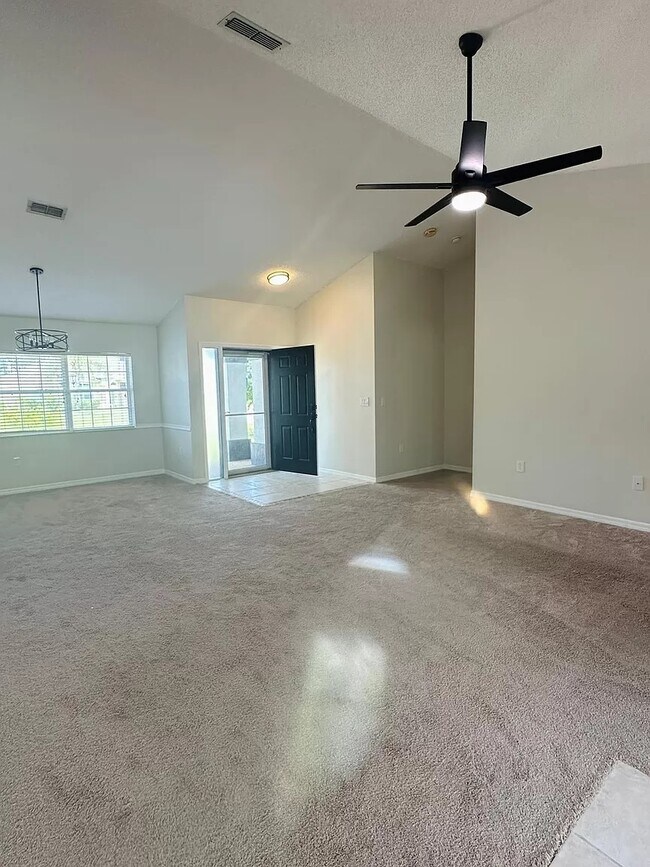 Building Photo - 36 Westbriar Ln