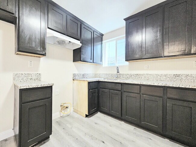 Foto del edificio - 321 E 103rd St