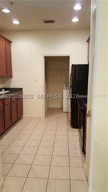 Foto del edificio - 3001 Laurel Park Ln