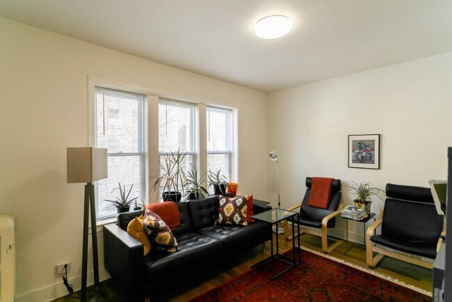 Building Photo - 4549 N Albany #1 - Available June 1
