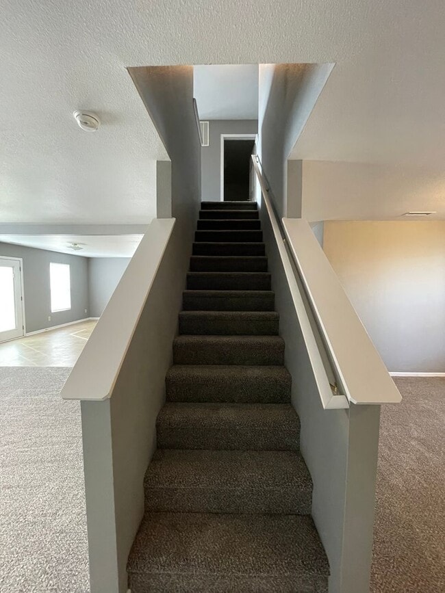 Foto del edificio - Shelbyville - 3 BR  home with loft