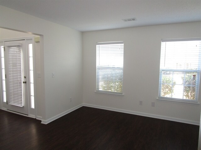 Foto del edificio - 4913 Bryant Dr