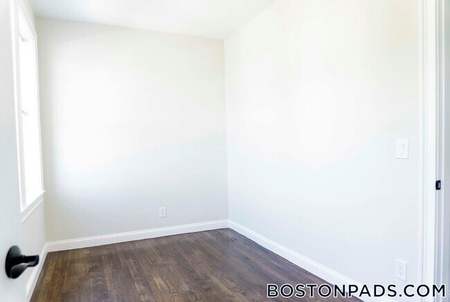 Building Photo - 2017 Commonwealth Ave