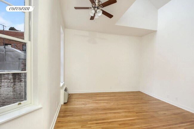 Foto del edificio - 259 W 12th St