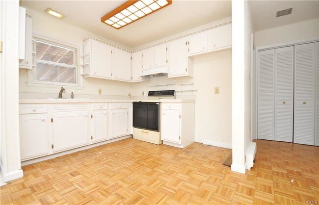 Foto del edificio - 1065 Clover Rd S