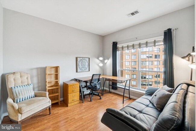 Foto del edificio - 4550 Strutfield Ln