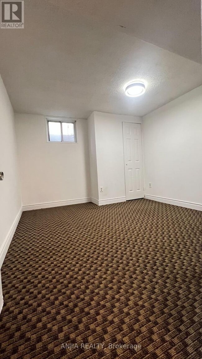 Building Photo - 6 Hillcroft Dr