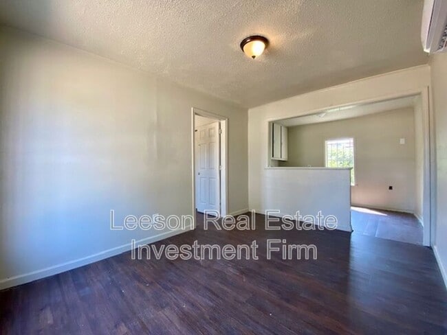 Building Photo - 517.5 Stoner Ave