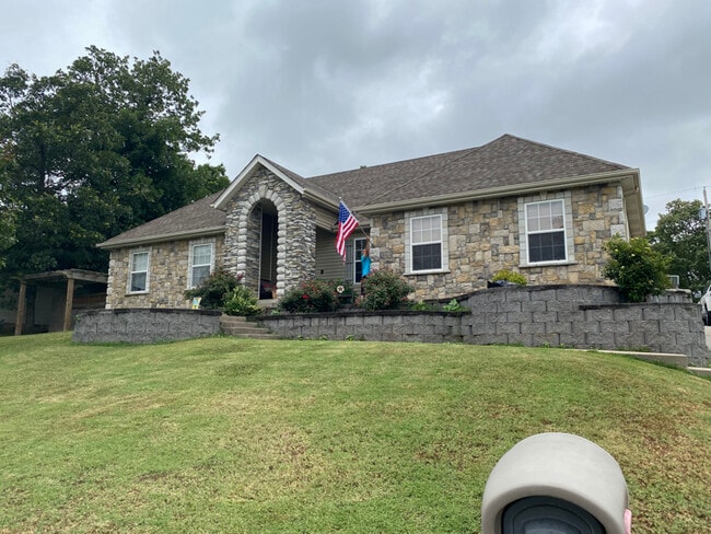 Building Photo - 1825 Mountain Ash Dr