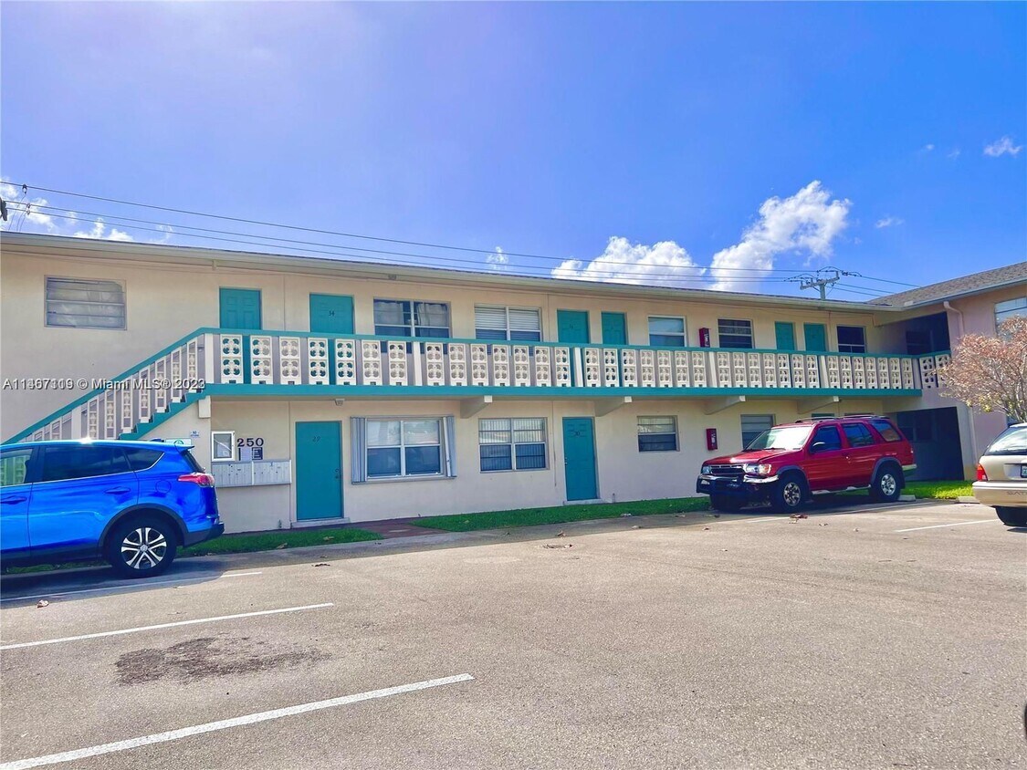 Foto principal - 250 NE 40th St