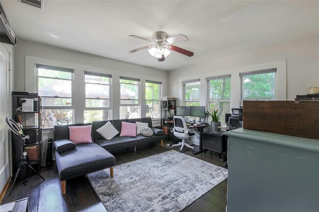 Building Photo - 3111 Robinson Ave