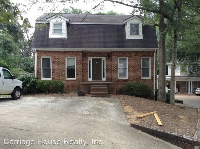 Foto del edificio - 4 br, 3 bath House - 630 Pinecrest Dr