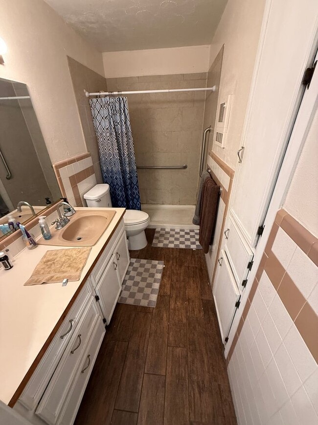 Building Photo - Pre Leasing for fall 2026! 5 bedroom 2 bath by LCU!