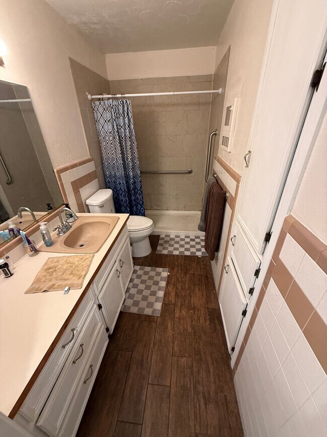 Foto del edificio - Pre Leasing for fall 2026! 5 bedroom 2 bath by LCU!