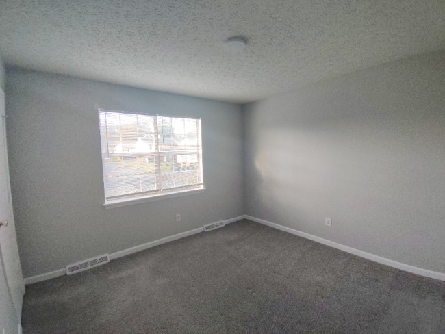 Building Photo - 74 Ferguson Dr