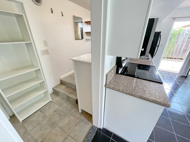 Building Photo - South Maui Studio with Private Entrance & ...