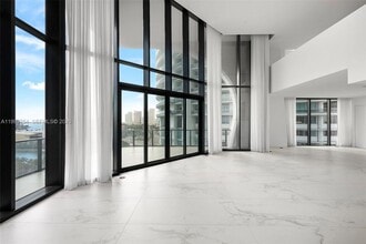 Building Photo - 1000 Biscayne Blvd
