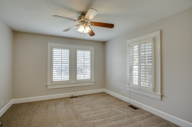 Building Photo - Pre Leasing for fall 2026! 4/2 in Heart of Lubbock!